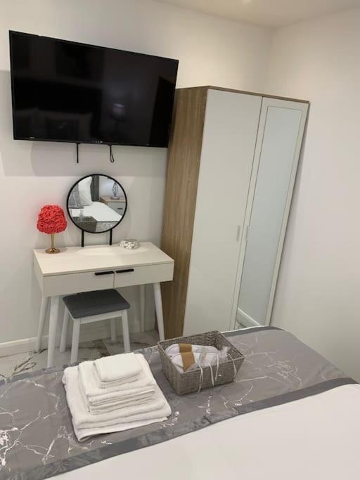 Apartment C, A One Bedroom Flat In South London Carshalton Екстериор снимка
