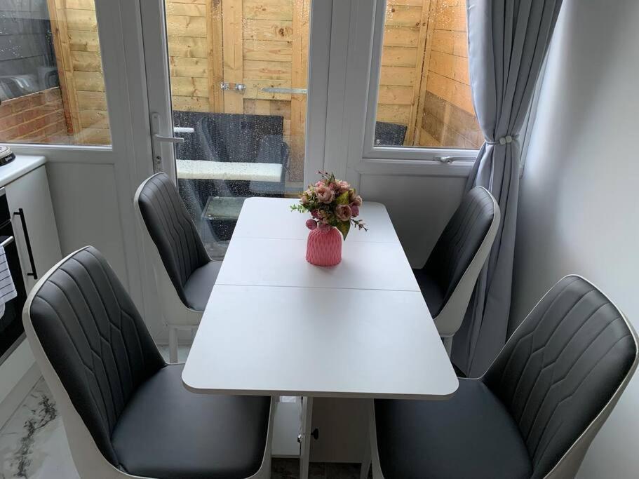 Apartment C, A One Bedroom Flat In South London Carshalton Екстериор снимка